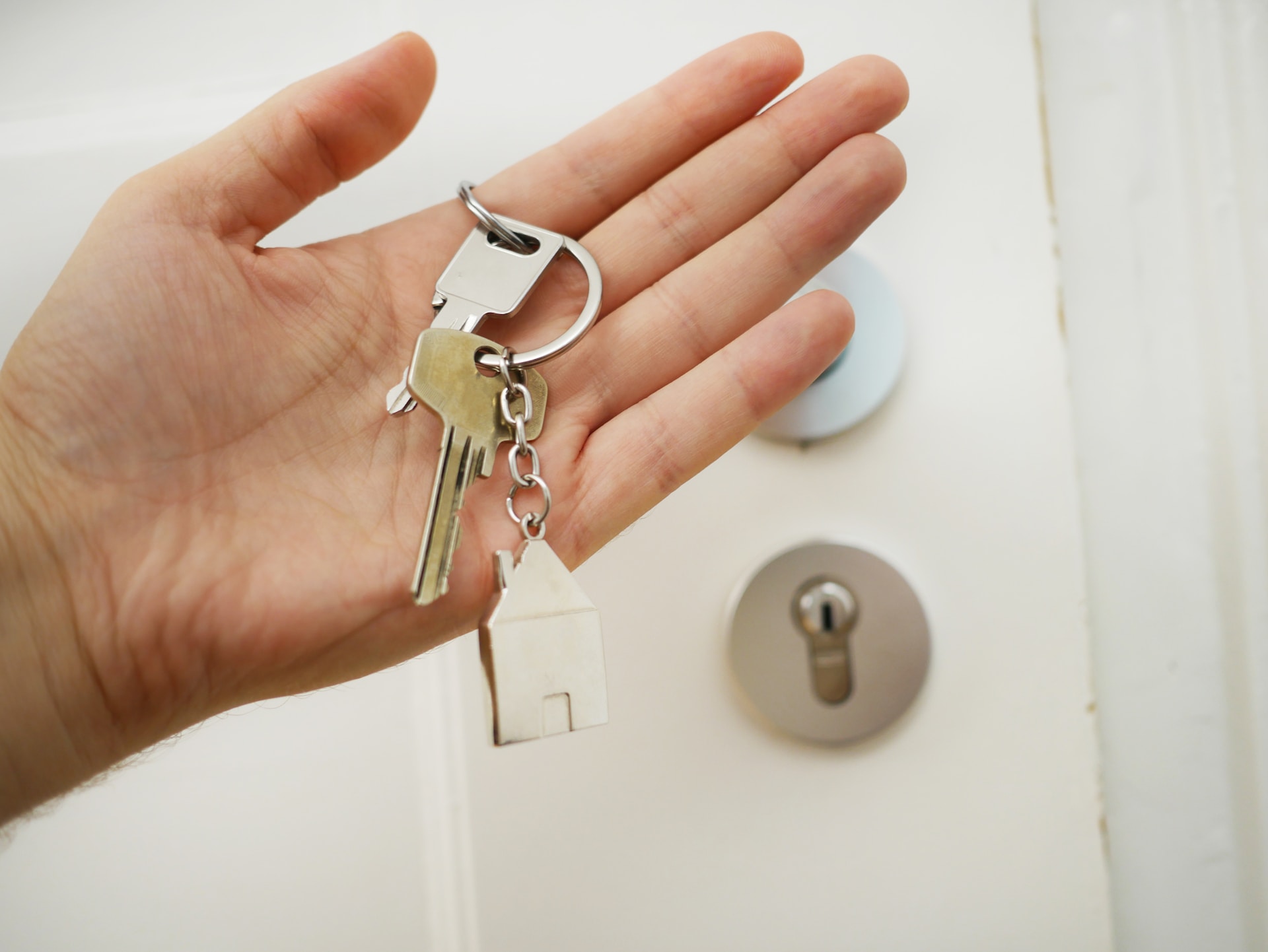 photo of person holding keys to a house representing selling a home as a joint tenancy