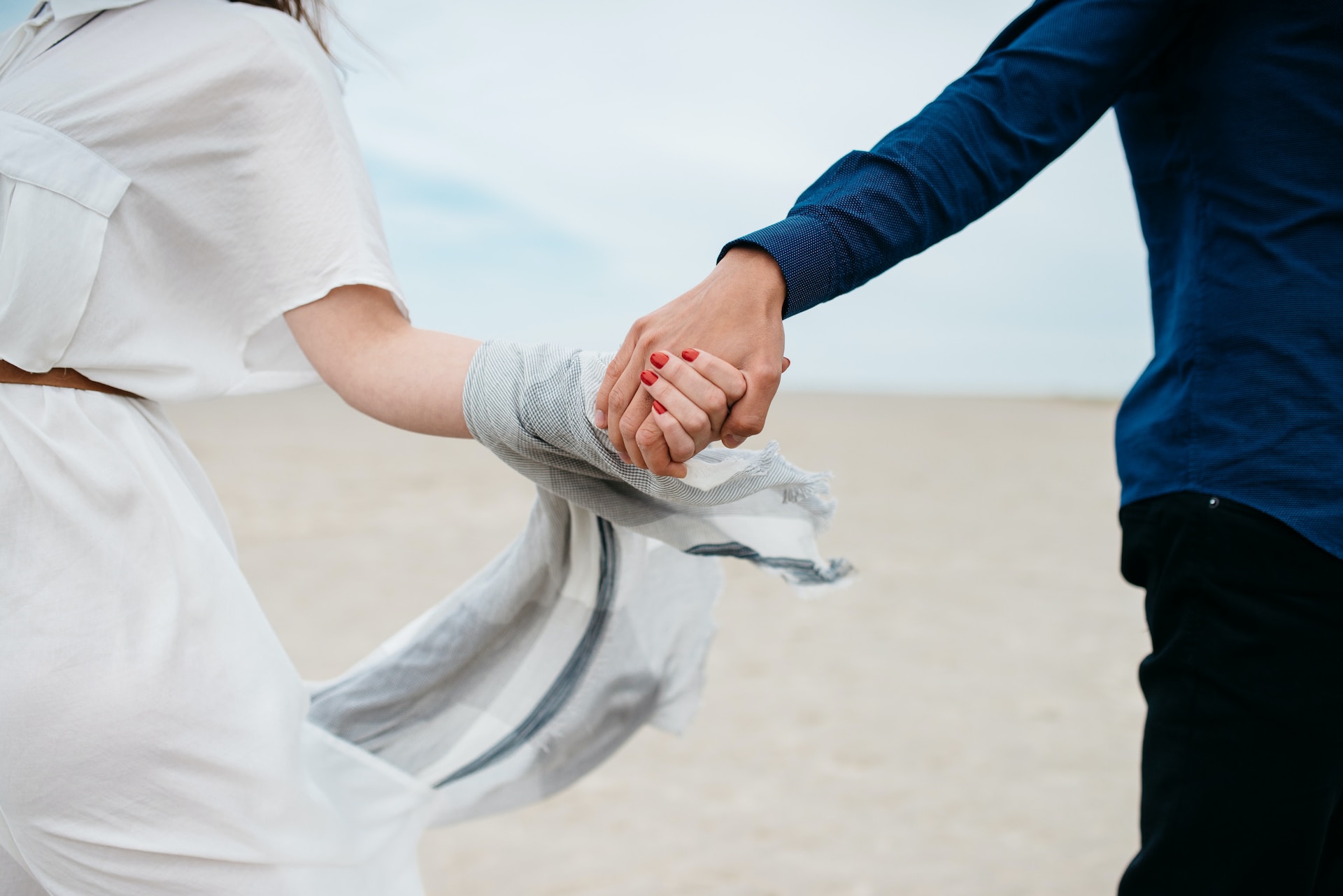 photo of man and woman holding hands representing a common law couple
